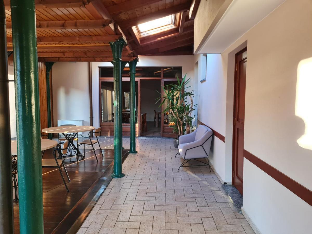 Manfredi Ristorante Con Alloggio Romentino Exterior foto