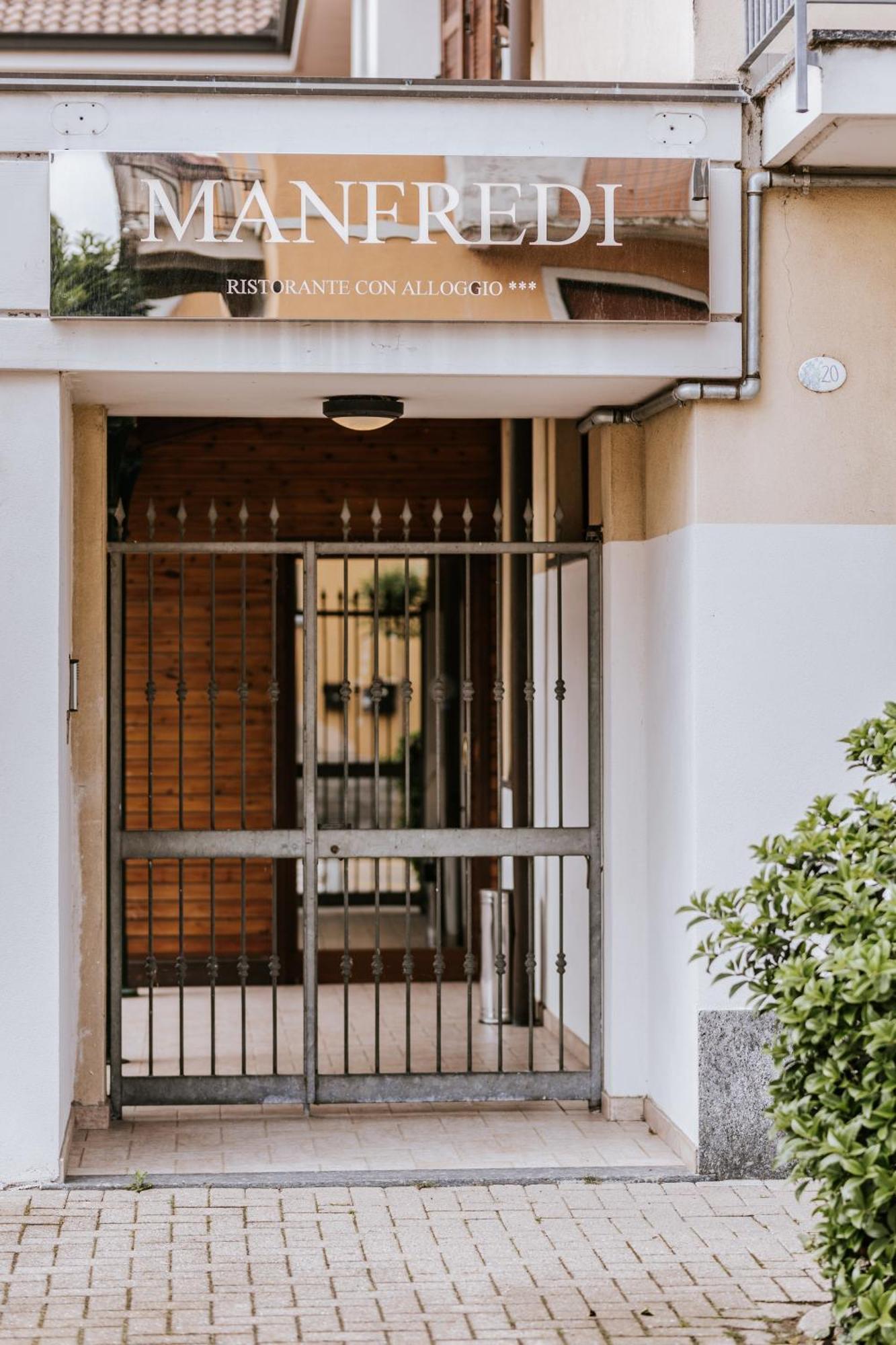Manfredi Ristorante Con Alloggio Romentino Exterior foto